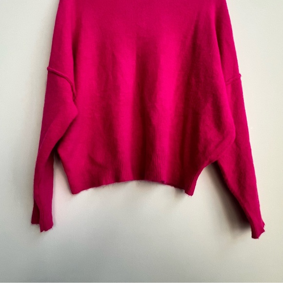 Evereve Rochelle Off Shoulder Pullover Sweater Fushia Pink Medium Relaxed Soft - Picture 7 of 16